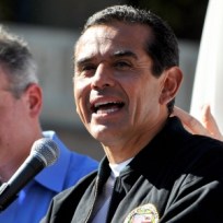Mayor Villaraigosa Asks Jackson Fans For Memorial Bail-Out