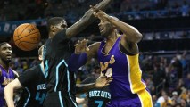 Jordan Honors Bryant, Lakers Lose