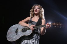 Michael Jackson, Taylor Swift Lead American Music Award Nominations