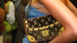 Designer Purses, iPods for Cheap