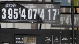 Consumer Confidence Rises, Gas Prices Fall: Survey