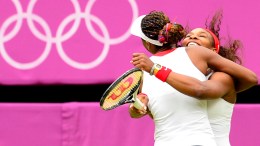 Williams Sisters Win Doubles