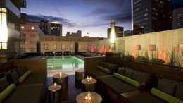 Infinity-Edge Hotel Pool Lounge Makes Splash