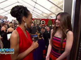 SAG Awards: Hailee Steinfeld Gushes About Jesse Eisenberg