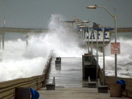 Storm-Surf-Pier