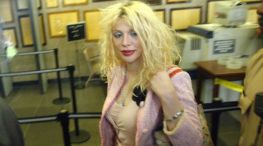 Courtney Love Returns to Twitter