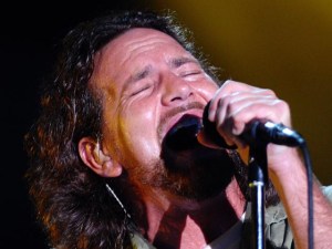 Eddie Vedder Sings for Haiti