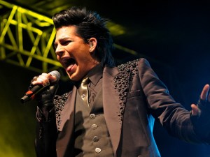 Here Comes The Glam: Lambert To Mentor American Idols