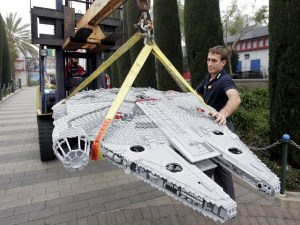 STAR WARS LEGO Miniland Now Landing