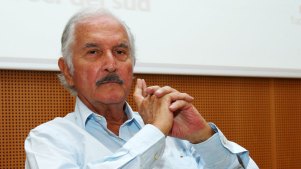 Author Carlos Fuentes Dies