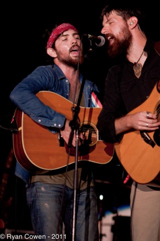 Avett Brothers Share the Love