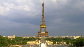French Woman Allegedly Gang-Raped Near Eiffel Tower After Being Lured on Facebook