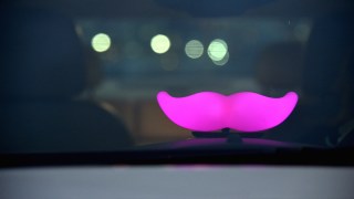 Lyft Replaces Pink Mustache Logo