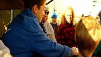 Teens Deliver Burritos to Homeless