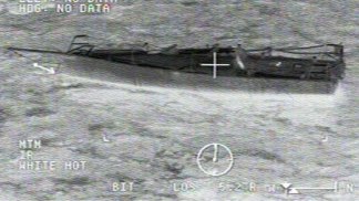 1 Killed as Sailboat Smashed on Rocks in Race