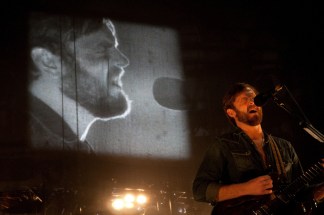 Screen Grabs: Kings of Leon Crack the Cricket