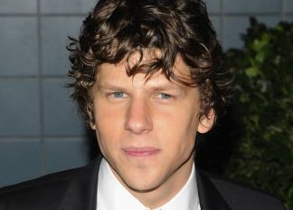 Jesse Eisenberg : I Avoided Watching "The Social Network"