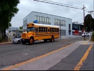 8-Year-Old Girl Escapes Strangers' Lures