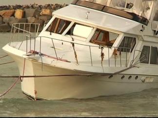 Damage Yacht Towed Ashore