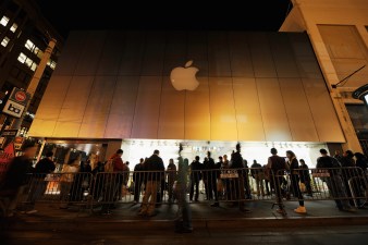 New Apple Employees Work on Fake Products: Report