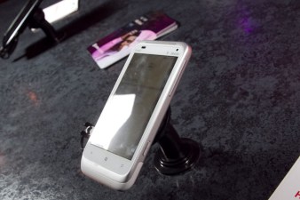 Microsoft Might Build Its Own Windows Phone 8 Smartphone