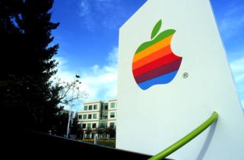 Apple Promotes Two to Executive Team