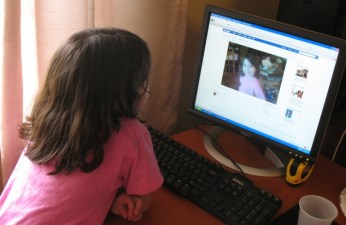 Group Urges Facebook Not to Target Ads to Kids