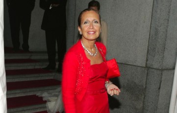Danielle Steel's Aide Admits $400G Ripoff
