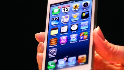 Apple Shares Drop Under $500 Over Weaker iPhone 5 Sales