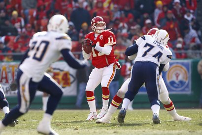 Blackout lifted on Chargers-Chiefs game Blackout lifted on Chargers-Chiefs game