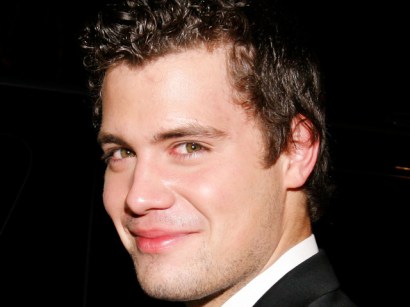Sorry, ladies -- Levi Johnston is keeping his hockey stick under wraps. 