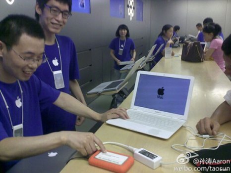 China Shuts Down Fake Apple Stores