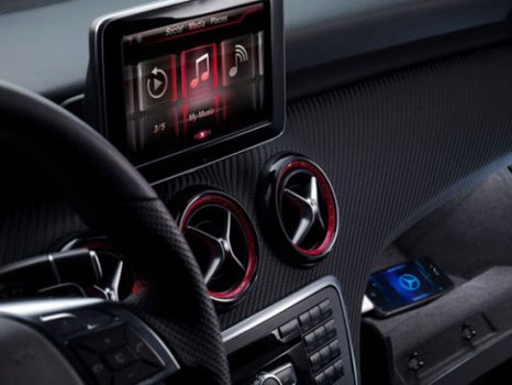 Mercedes-Benz Integrates Apple's Siri