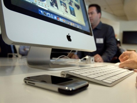 Wireless Charging Coming to iMacs?