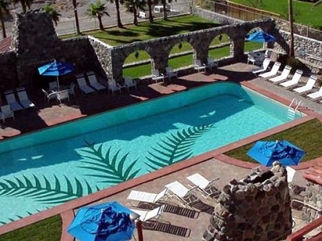 A Desert Landmark Reopens for Winter