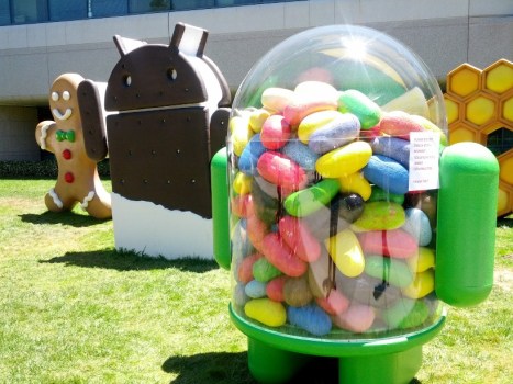 Google Unveils Jelly Bean Sculpture
