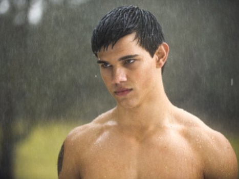 "Stretch Armstrong" Scribe Promises Shirtless Taylor Lautner