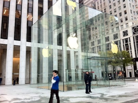 Apple Unveils Overhauled Cube Store 