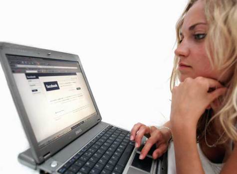 Juror 'Friends' Defendant on Facebook -- Gets Community Service
