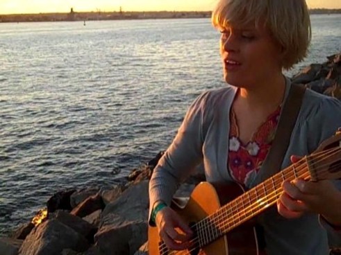 http://media.nbcbayarea.com/images/KNSD_SoundDiego_Studio_Sessions_l_113010_68_mezzn_640x480.jpg