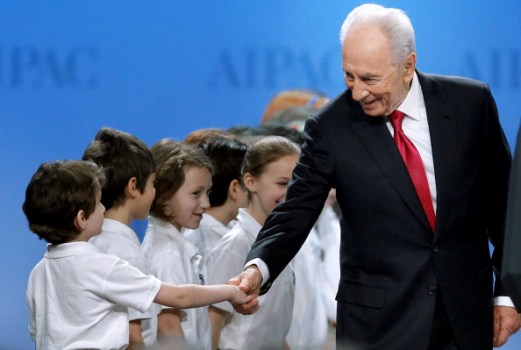 Shimon Peres Joins Facebook