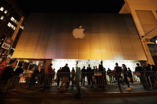 New Apple Employees Work on Fake Products: Report