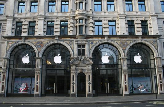 Apple Locks Down London Stores