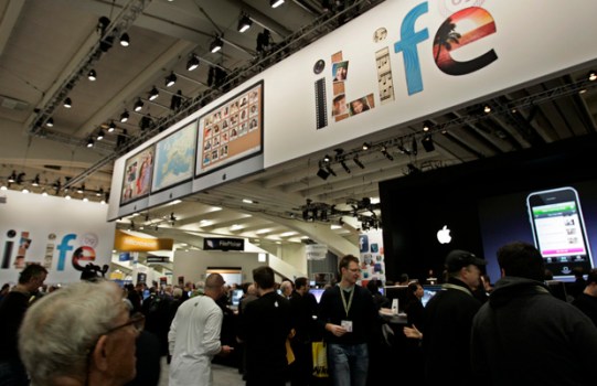 Apple Enthusiasts Descend on San Francisco for MacWorld