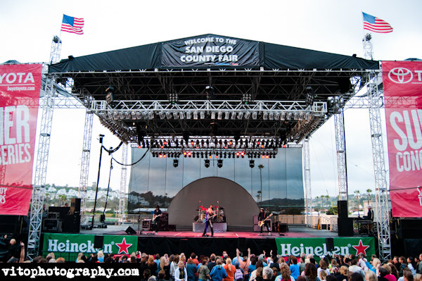 Etheridge Kicks Off Tour in SD