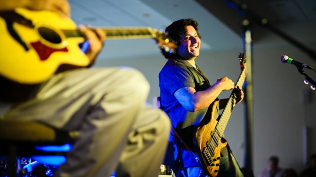 Los Lonely Boys in Good Company