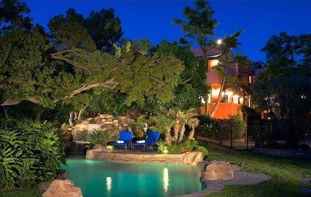 Live Like an 80s Rockstar in This Malibu Hideaway