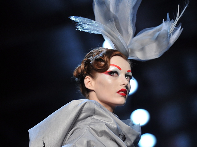 On the Runway: Spring 2011 Couture