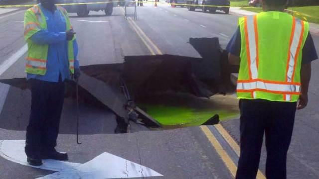 La Jolla Sinkhole Glows Green