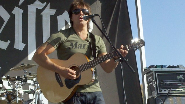 Richie Sambora Plays Pendleton